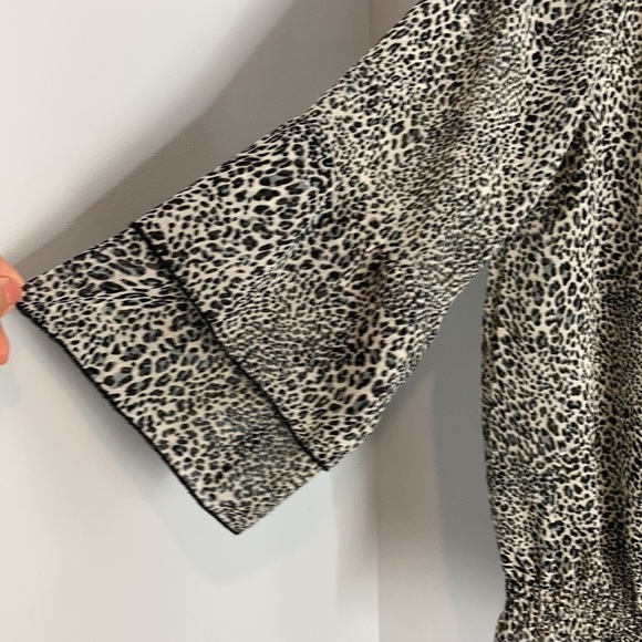 CACHE Sheer Leopard V-neck Bell Sleeve Blouse M - Picture 4 of 7